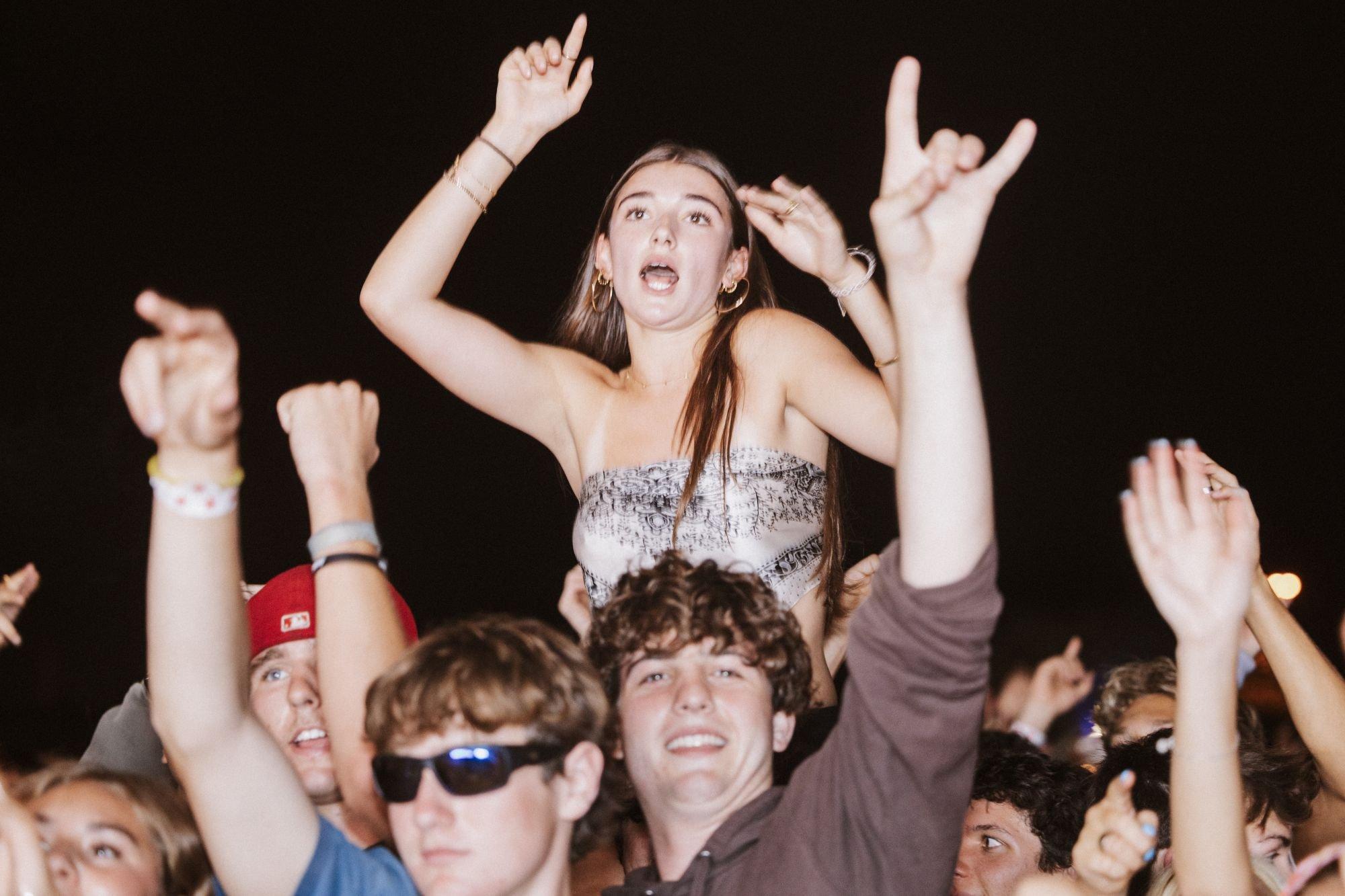 carousel-hero-element image-15